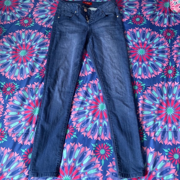 GUESS JEANS
